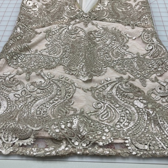 TOBI Naomi Plunge Neck Champagne/Gold Sequin Shift Mini Party Guest Dress SZ S - Picture 11 of 16